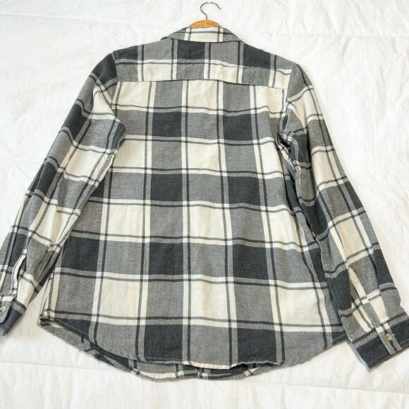 Field & Stream Women’s Plaid Flannel Button Up Shirt Gray Size Medium - Picture 5 of 6